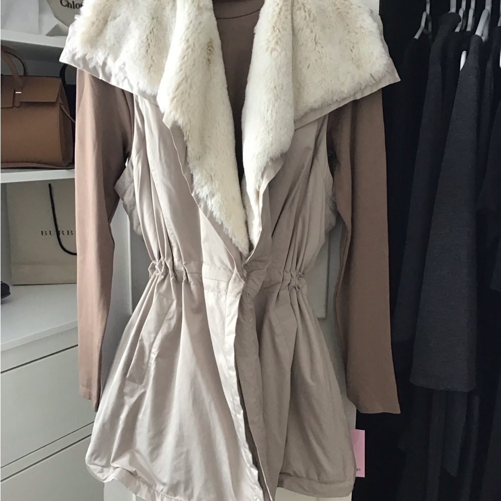 Lafayette 148 New York Cream Fur-Trimmed Cape